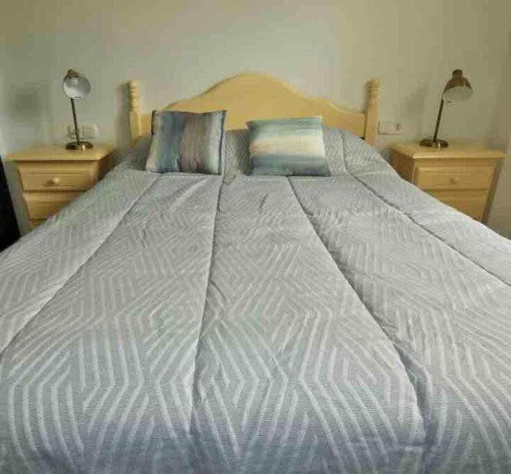Lovely 2 Bedroom 2nd Line To *
