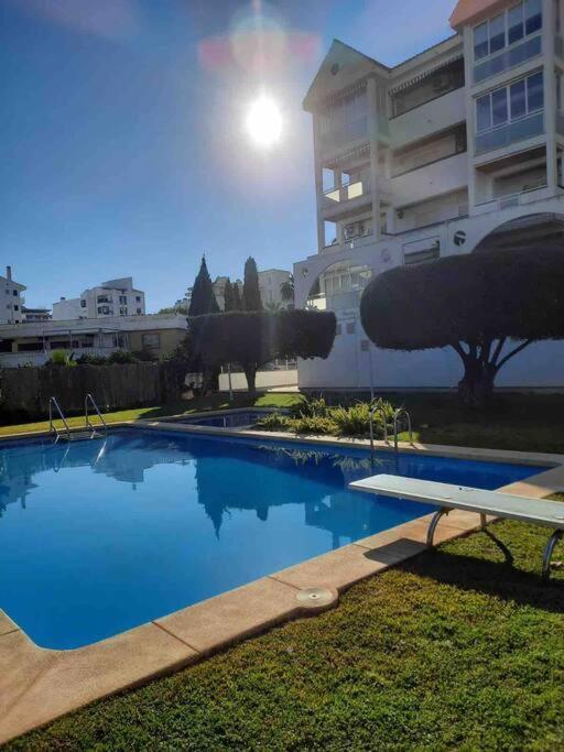 Lovely 2 Bedroom 2nd Line To *