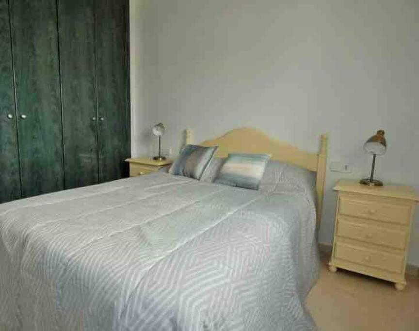 Apartment Lovely 2 Bedroom 2nd Line To *