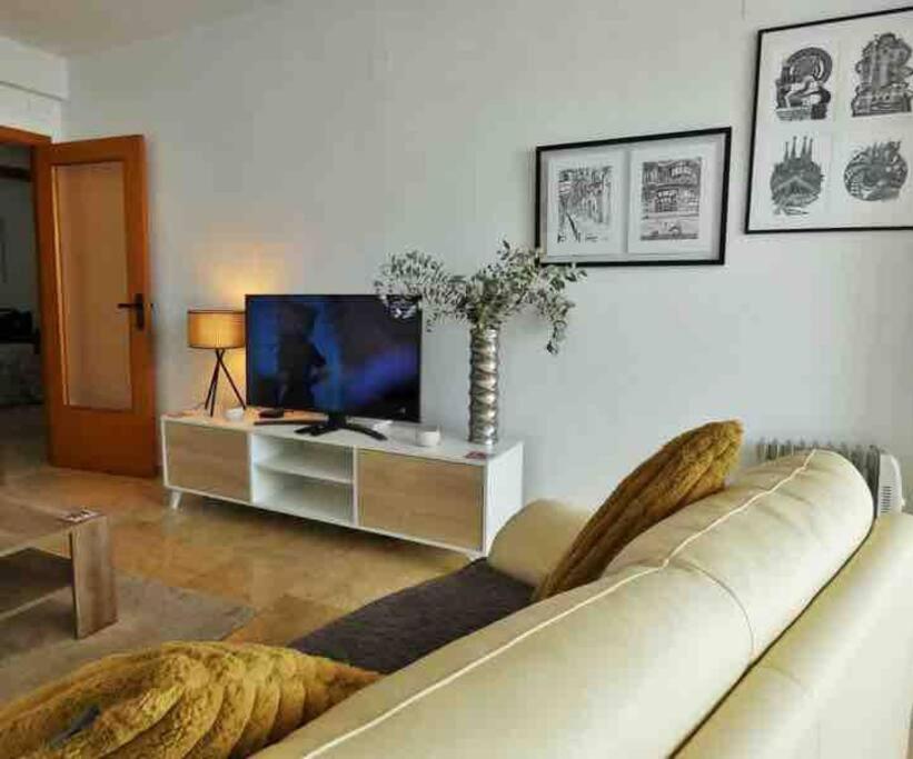 Lovely 2 Bedroom 2nd Line To * El Albir
